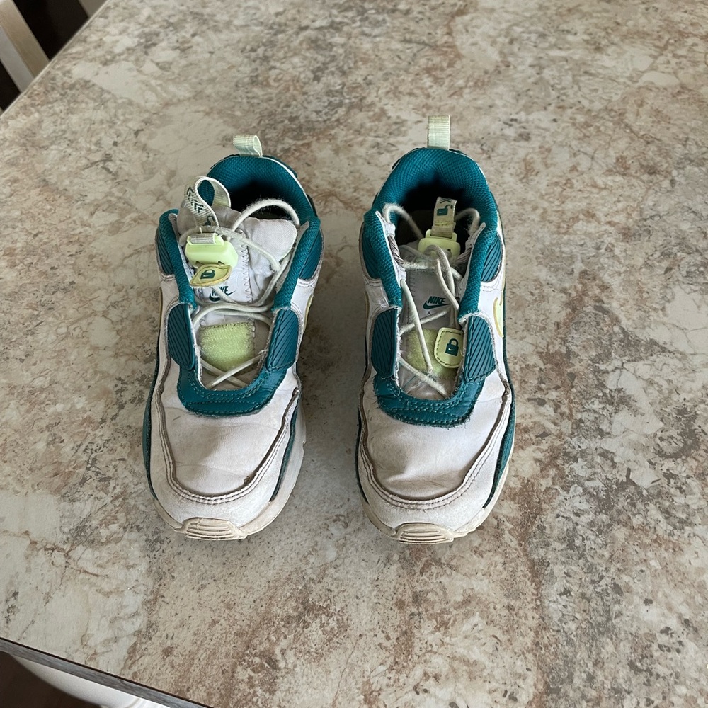 Nike Air Max 90 Sneakers size 2Y